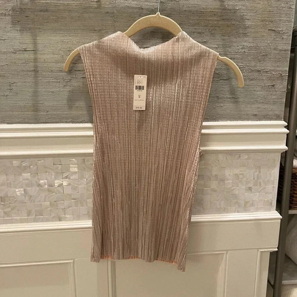 NWT new Anthropologie eri + Ali metallic gold shimmery pleated tank top medium - Picture 4 of 12